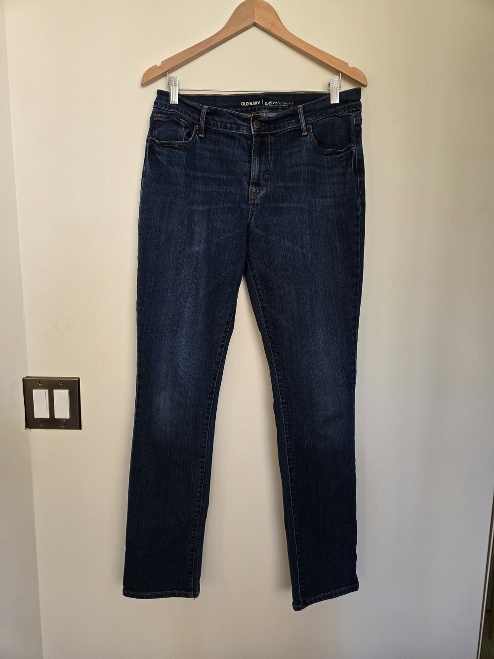 Old Navy Straight Leg Women's Jeans in Dark Blue Wash